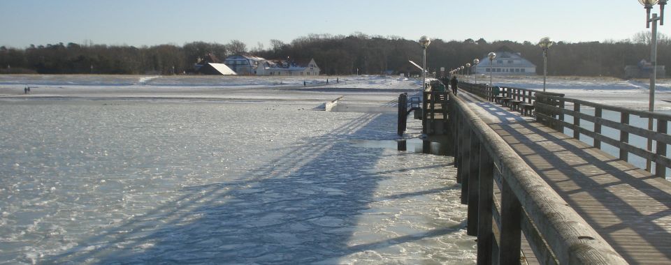 graal-mueritzer-seebruecke-im-winter
