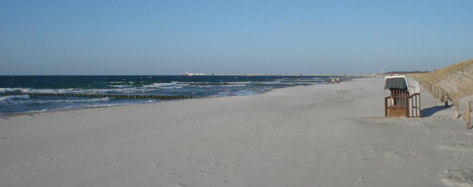 strandkorb-am-graal-mueritzer-ostseestrand