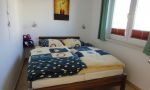 Schlafzimmer mit Doppelbett