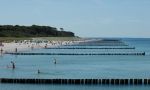 Blick von der Graal-Müritzer Seebrücke auf den Ostseestrand