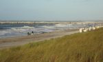 Blick von den Dünen auf die stürmische Ostsee in Graal-Müritz